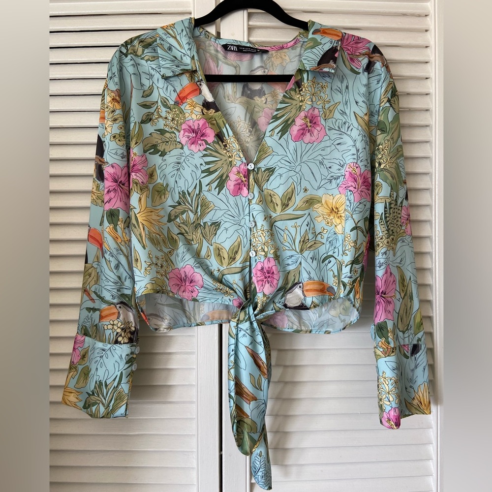 Zara Blue Jungle Print Cropped Button Down Blouse with Tie - Size XS